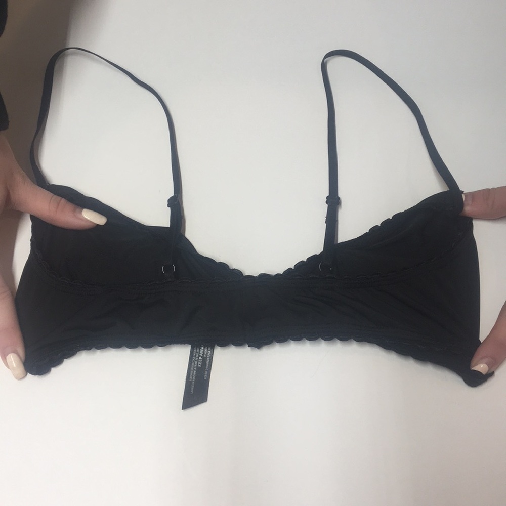 πHPππUrban Outfitters Triangle Butterfly Bra - Picture 6 of 8